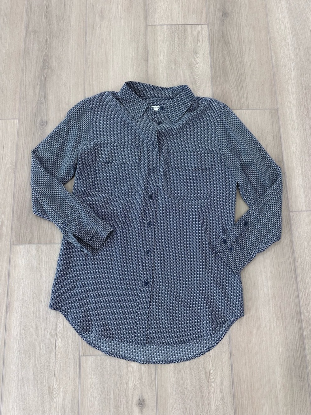 Equipment signature silk long sleeve button down shirt pockets blue white XS